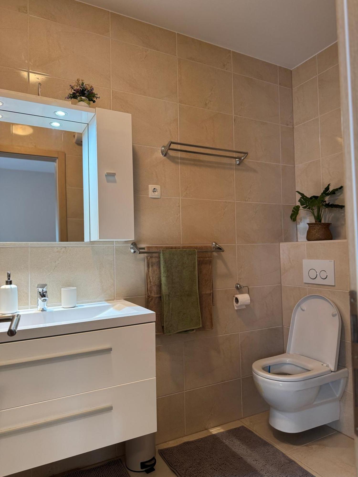Apartment Tri Sunca Башка-Вода Экстерьер фото